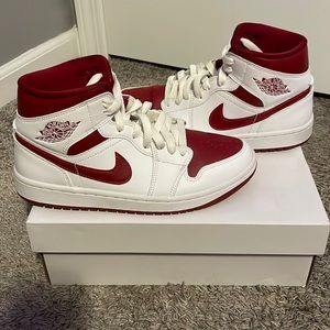 Air Jordan 1 Mids